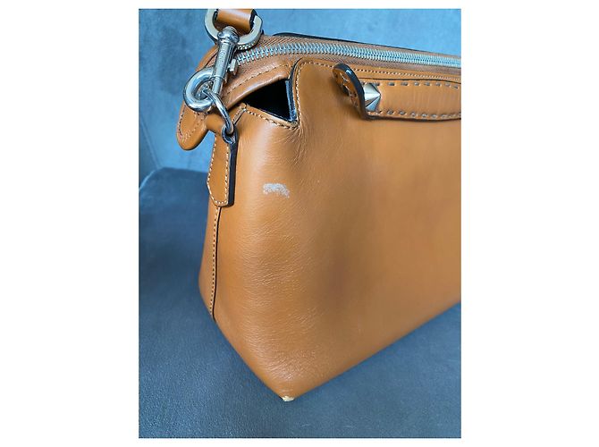 Fendi By the Way Borsa Boston Medium in pelle marrone - vista 16
