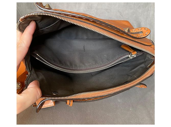 Fendi By the Way Borsa Boston Medium in pelle marrone - vista 4