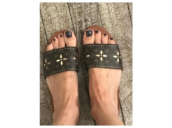 Louis Vuitton Mule piatte Lock It Marrone D'oro - vista 2