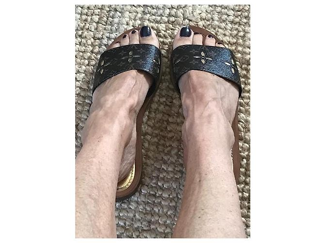 Louis Vuitton Mule piatte Lock It Marrone D'oro - vista 5