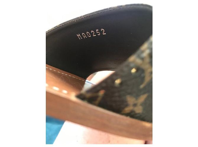 Louis Vuitton Mule piatte Lock It Marrone D'oro - vista 7