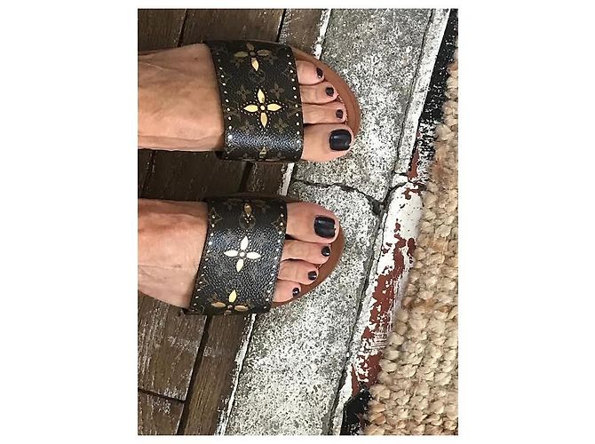 Louis Vuitton Mule piatte Lock It Marrone D'oro - vista 9