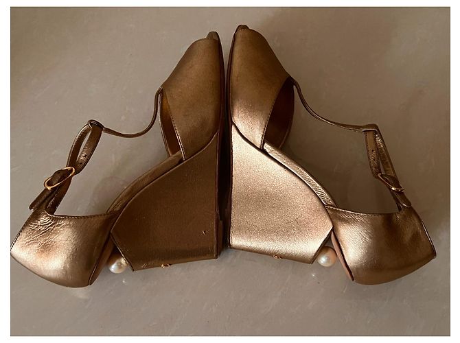 Décolleté Chanel in pelle dorata D'oro - vista 13