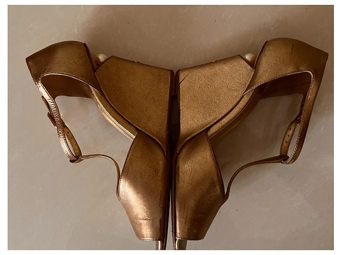 Décolleté Chanel in pelle dorata D'oro - vista 14