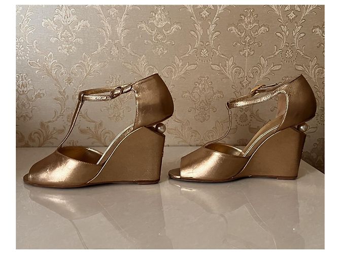 Décolleté Chanel in pelle dorata D'oro - vista 5