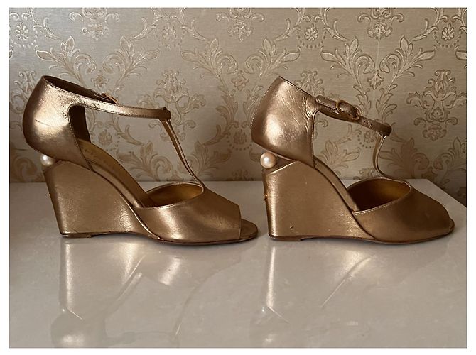 Décolleté Chanel in pelle dorata D'oro - vista 6
