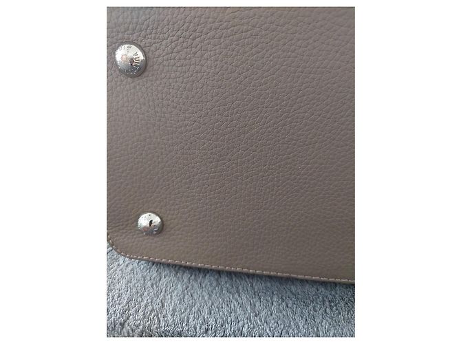 Borsa a mano Louis Vuitton Capucines MM Beige in pelle - vista 2