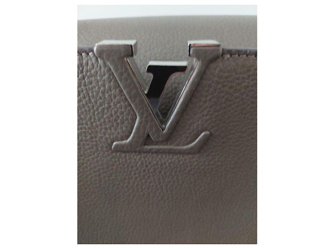 Borsa a mano Louis Vuitton Capucines MM Beige in pelle - vista 3