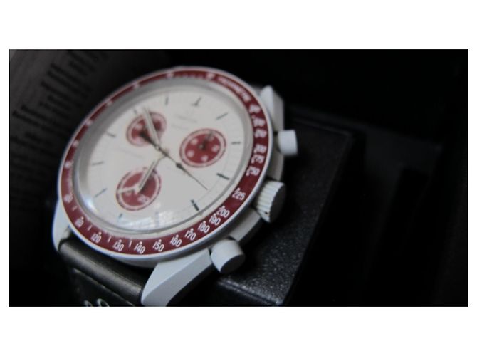Omega x Swatch Mission to Pluto Keramik Uhr Weiß Rot - Ansicht 6