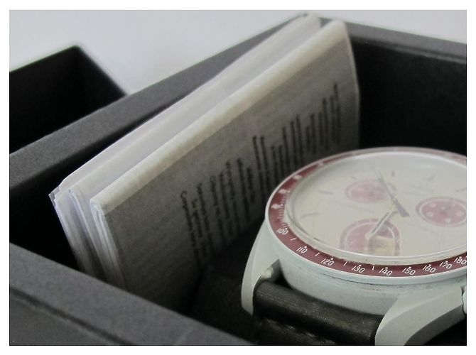 Omega x Swatch Mission to Pluto Keramik Uhr Weiß Rot - Ansicht 9