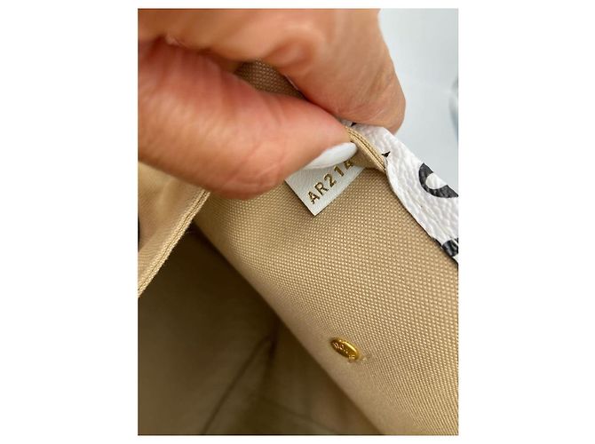 Cité Louis Vuitton Neverfull MM Monogram Giant Beige - vista 11
