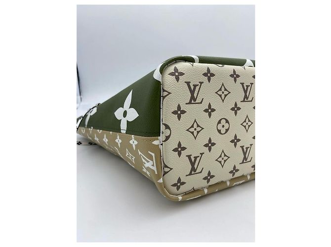 Cité Louis Vuitton Neverfull MM Monogram Giant Beige - vista 16