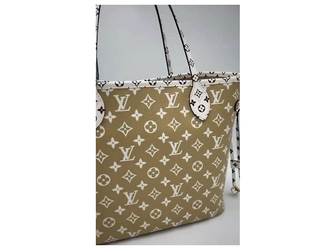 Cité Louis Vuitton Neverfull MM Monogram Giant Beige - vista 4