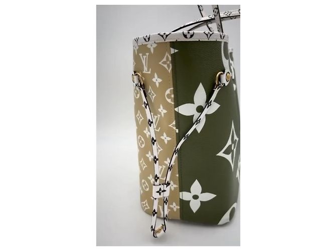 Cité Louis Vuitton Neverfull MM Monogram Giant Beige - vista 6