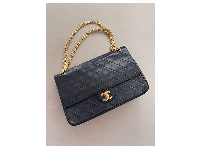 Timeless Borsa a mano Chanel in agnello nero con finiture oro - vista 3