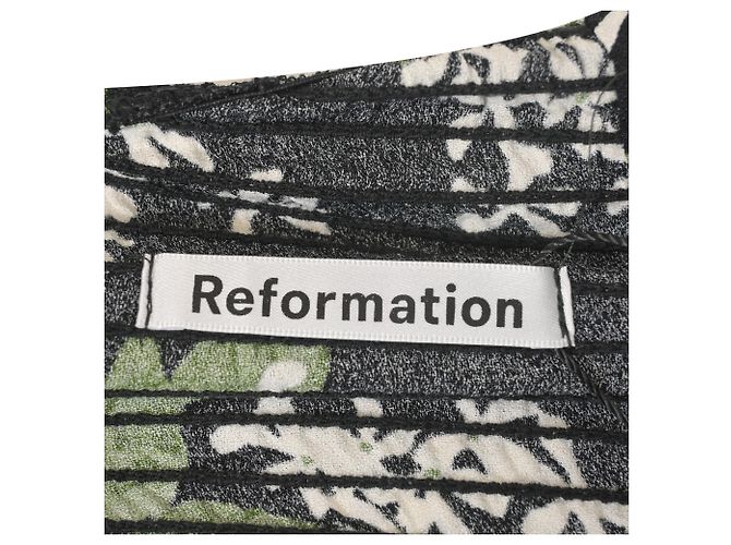 Abito midi con stampa floreale Baxley di Reformation in viscosa nera e verde - vista 4