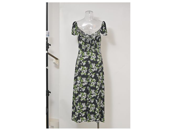Abito midi con stampa floreale Baxley di Reformation in viscosa nera e verde - vista 8