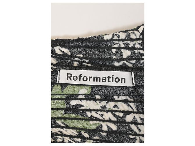 Abito midi con stampa floreale Baxley di Reformation in viscosa nera e verde - vista 9
