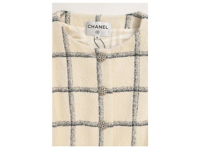 Timeless Chanel Midi Besticktes Kleid aus Creme-Tweed Weiß Roh - Ansicht 10