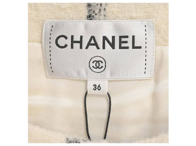 Timeless Chanel Midi Besticktes Kleid aus Creme-Tweed Weiß Roh - Ansicht 4
