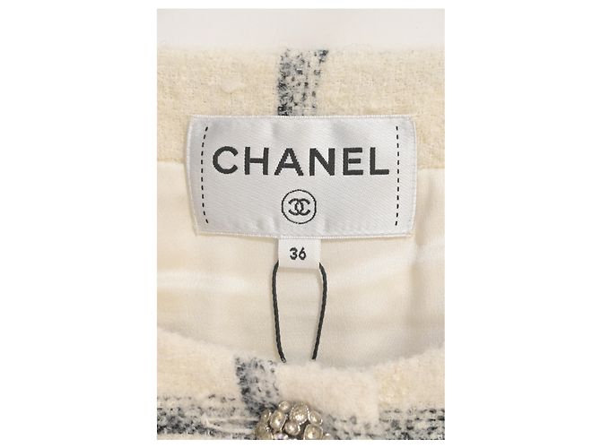 Timeless Chanel Midi Besticktes Kleid aus Creme-Tweed Weiß Roh - Ansicht 9