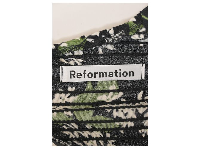 Abito midi con stampa floreale Baxley di Reformation in viscosa nera e verde - vista 9