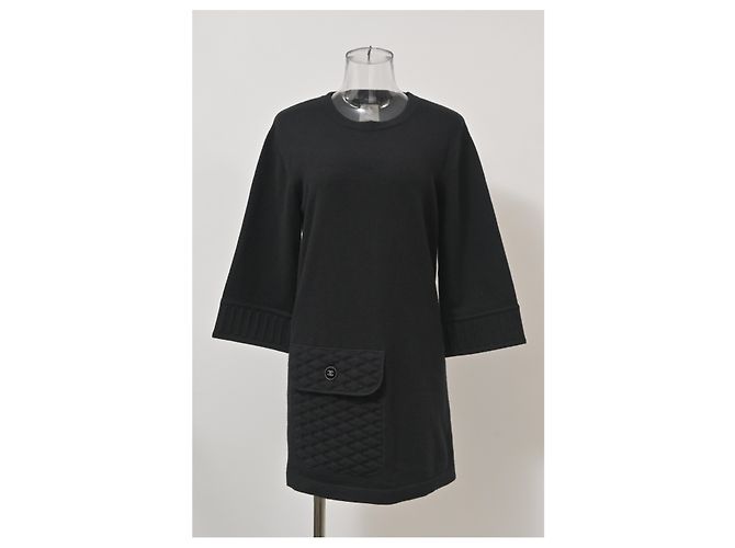Timeless Chanel Mini Rundhalskleid aus schwarzer Kaschmir mit einer Tasche - Ansicht 6