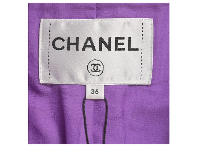 Chanel CC Knopf Jacke mit Vier Taschen aus lila Tweed - Ansicht 5