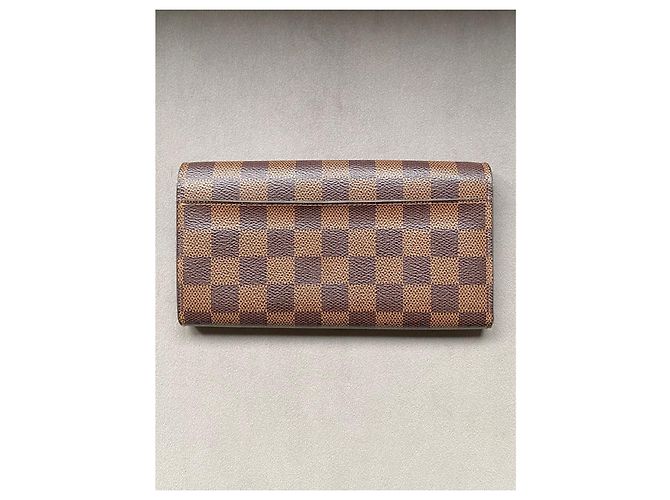 Louis Vuitton Billetera Sarah Damier Ebene Marrón Castaño - vista 2