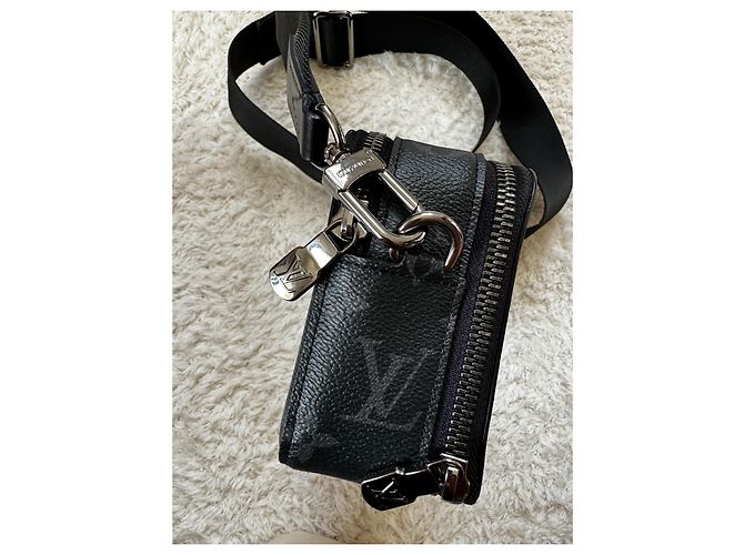 Louis Vuitton Portafoglio Indossabile Alpha Nero - vista 10