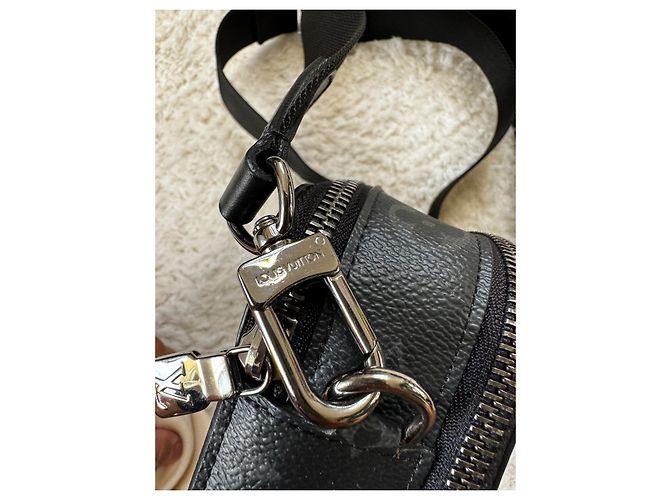 Louis Vuitton Portafoglio Indossabile Alpha Nero - vista 11