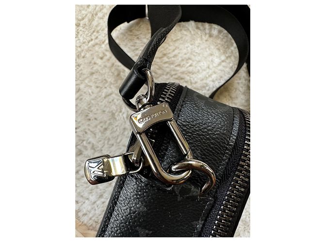 Louis Vuitton Portafoglio Indossabile Alpha Nero - vista 12