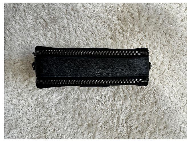 Louis Vuitton Portafoglio Indossabile Alpha Nero - vista 2