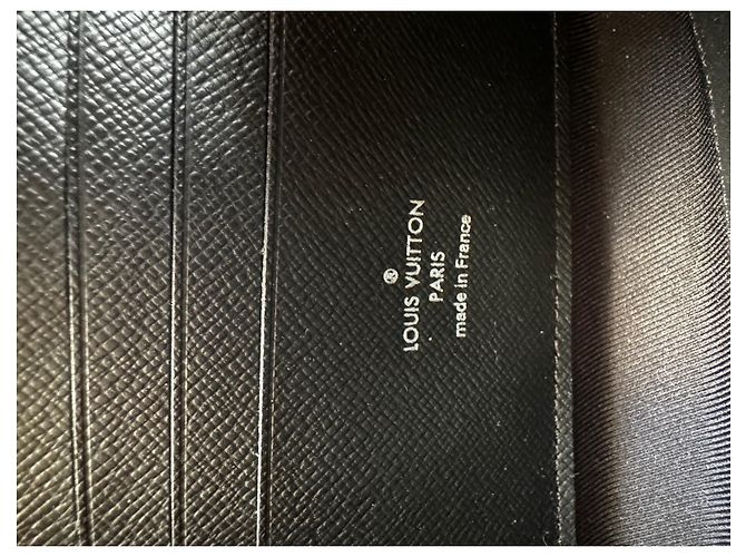 Louis Vuitton Portafoglio Indossabile Alpha Nero - vista 6