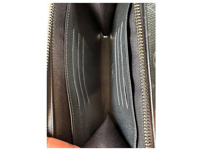 Louis Vuitton Portafoglio Indossabile Alpha Nero - vista 7