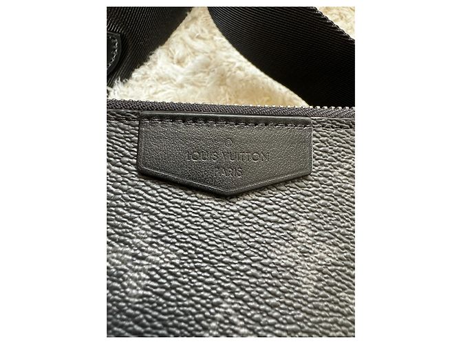 Louis Vuitton Portafoglio Indossabile Alpha Nero - vista 9