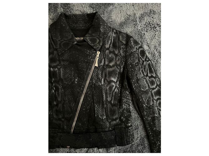 Chaqueta de python con cremallera asimétrica de Roberto Cavalli. Negro - vista 3