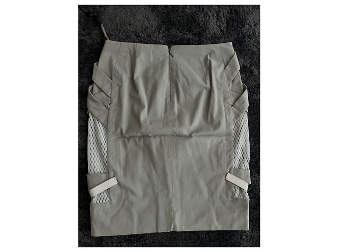 Falda de bondage gris de Gucci por Frida Giannini Primavera Verano 2010. - vista 2