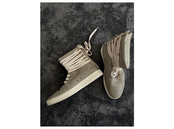 Dior di Kris Van Assche Autunno Inverno 2010 Sneakers con lacci e zip. Grigio - vista 2