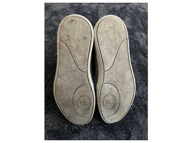 Dior di Kris Van Assche Autunno Inverno 2010 Sneakers con lacci e zip. Grigio - vista 4