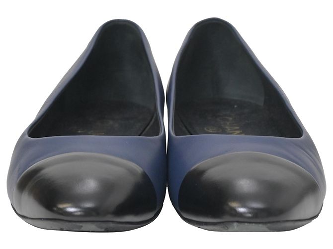 Timeless Ballerine Chanel con punta in pelle blu e nera - vista 2