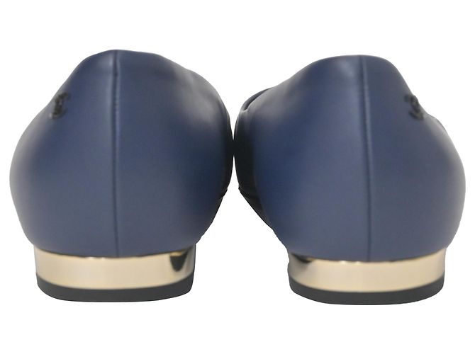 Timeless Ballerine Chanel con punta in pelle blu e nera - vista 3