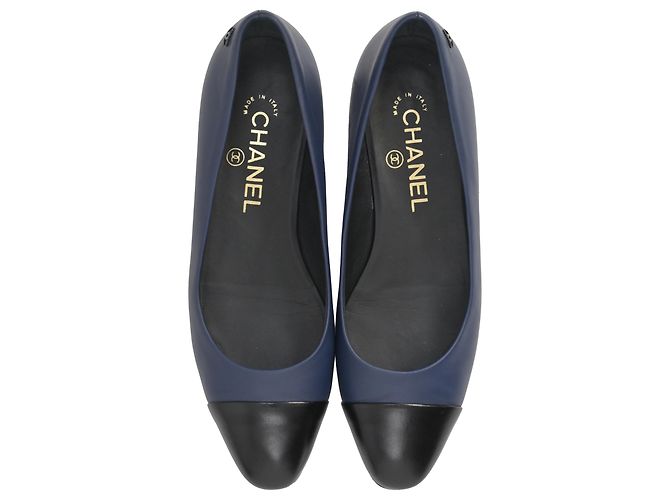Timeless Ballerine Chanel con punta in pelle blu e nera - vista 5