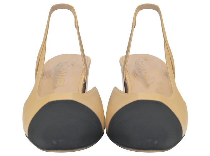 Timeless Pumps Slingback Chanel in pelle beige - vista 2