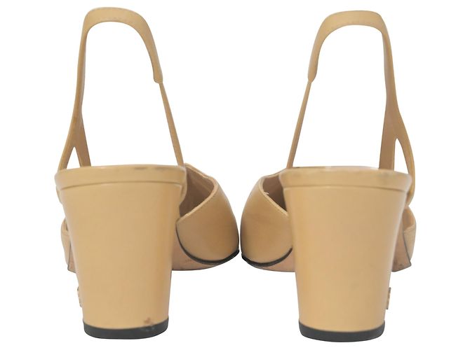 Timeless Pumps Slingback Chanel in pelle beige - vista 3