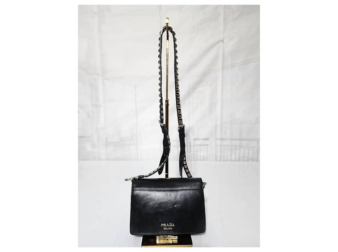 Borsa a spalla Elektra in pelle di vitello Saffiano con logo da corsa PRADA Fucsia/Nero - vista 3