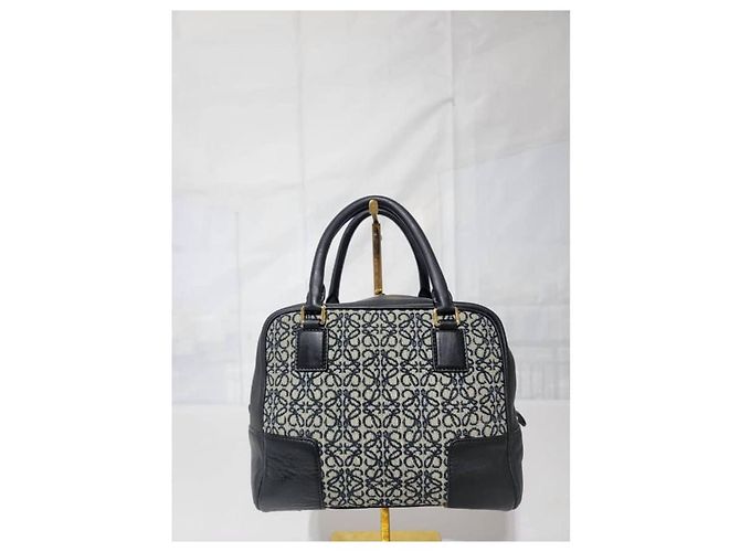 LOEWE Amazona 19 in pelle di vitello jacquard Anagram nero/blu navy - vista 3