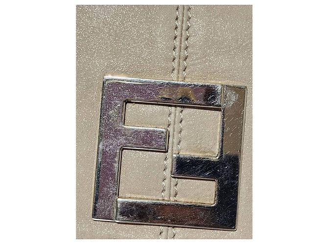 FENDI Metallic Wildleder Umhängetasche Beige - Ansicht 15