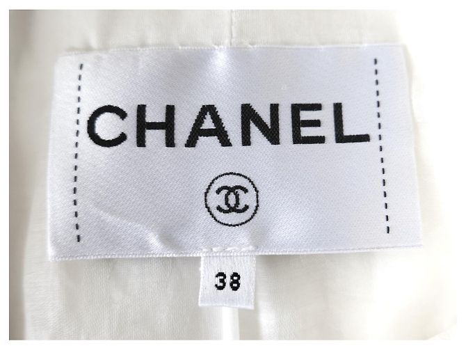 Abrigo de cuero de cordero crema con botones de perla y cuello de cinta Chanel Crucero 2017 'Cuba' Crudo - vista 10