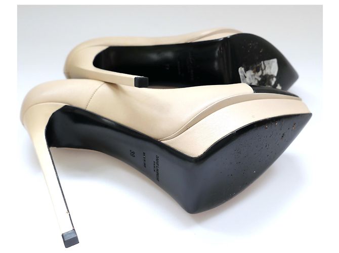 Décolleté a piattaforma con punta beige e nera Saint Laurent Janis. - vista 4